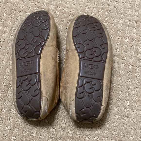 UGG Australia slippers sheep skin lining. Used No stains inside - Picture 2 of 7